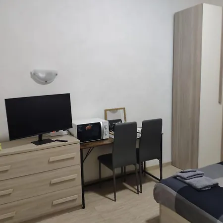 Homestay Deluxe - Close To Metro C Torrenova Station Rome